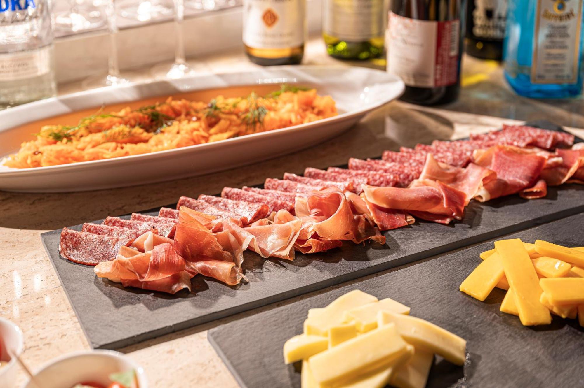 Candeo Hotels Osaka The Tower Ngoại thất bức ảnh Salami and cheese