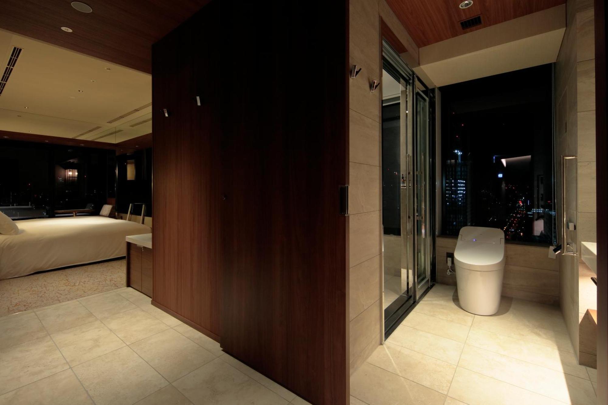 Candeo Hotels Osaka The Tower Phòng bức ảnh A modern Japanese toilet