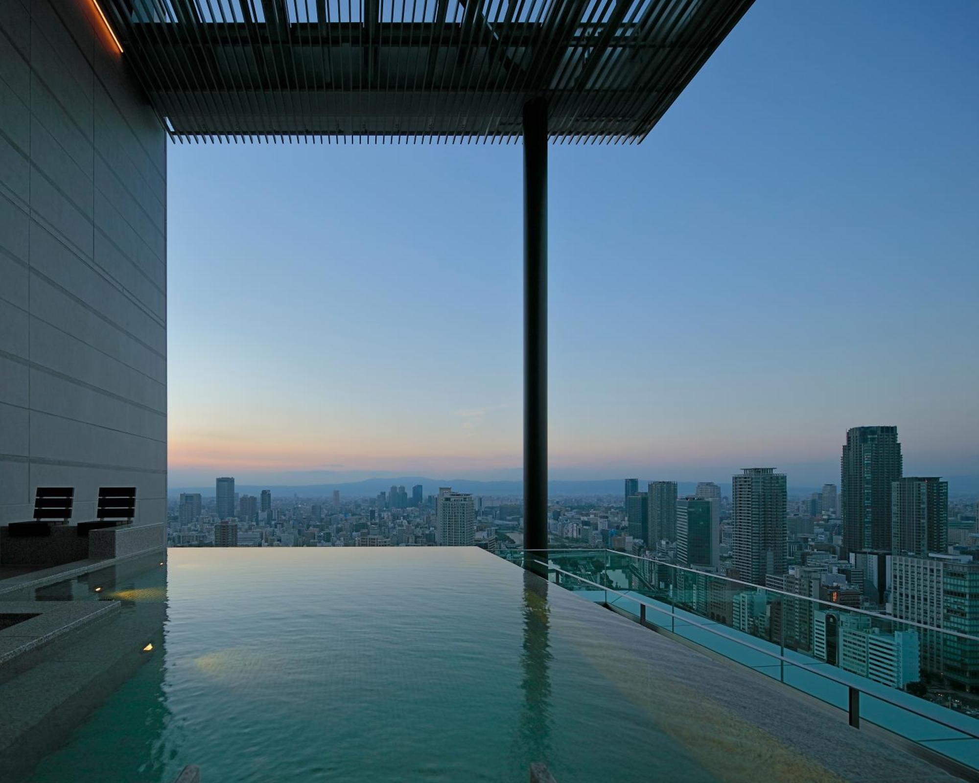 Candeo Hotels Osaka The Tower Ngoại thất bức ảnh Infinity pool at the Ritz-Carlton, Osaka