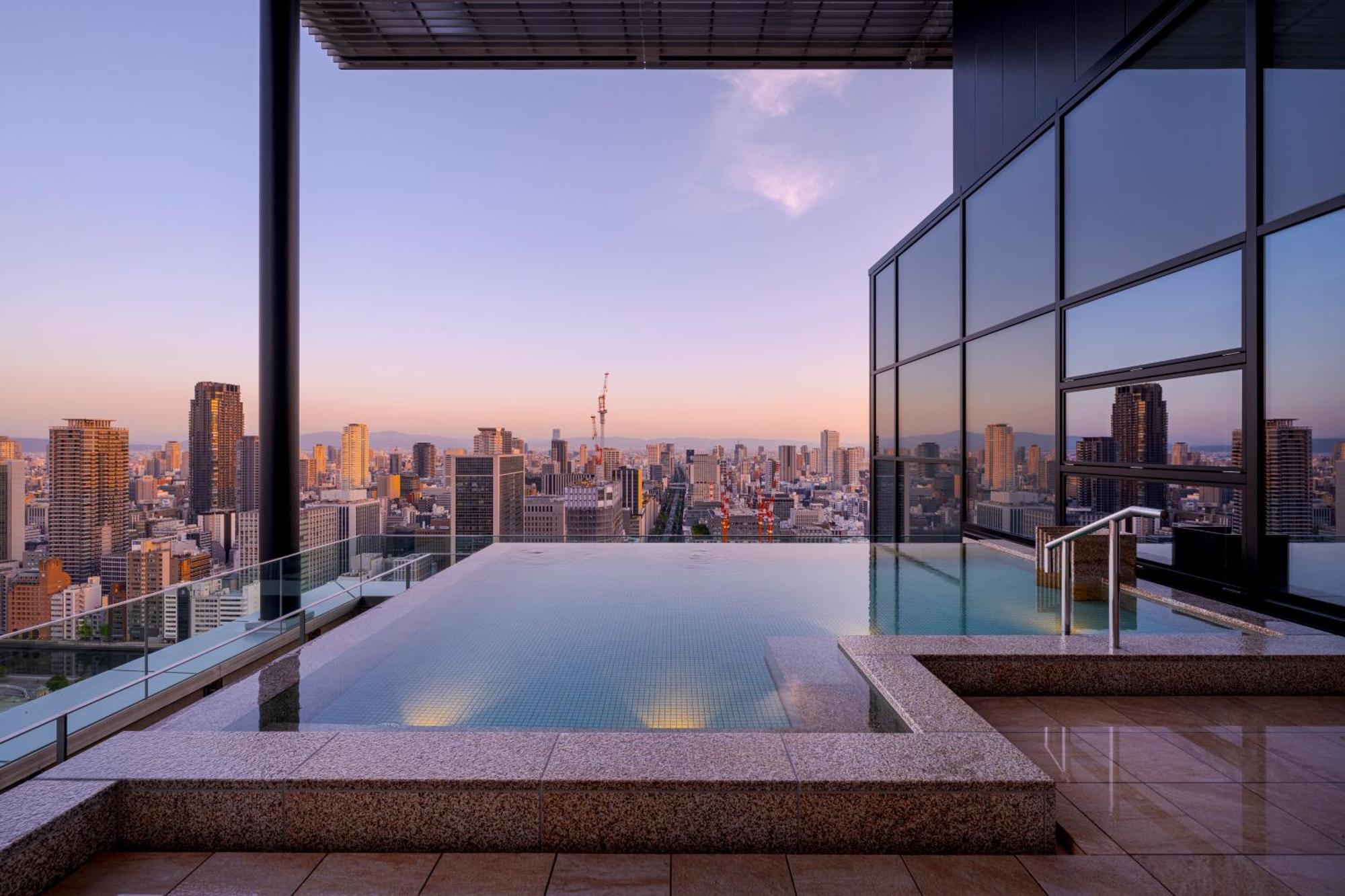 Candeo Hotels Osaka The Tower Ngoại thất bức ảnh A rooftop onsen in Tokyo